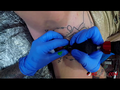 ❤️ Sully Savage oo aad u tattooed ayaa Kintirkeeda ku sawirtay tattoo ❤️ Galmo ❌❤